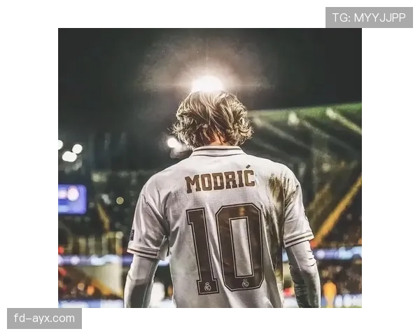 莫德里奇状态回暖，小镇少年再展世界足球传奇风采